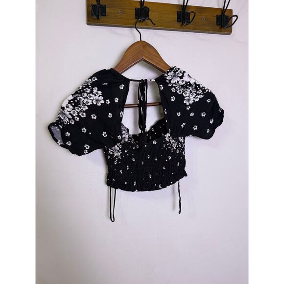 Black Floral Smocked Puff Sleeve Crop Top Square Neck Tie Back Boho Size 2 - Picture 4 of 4